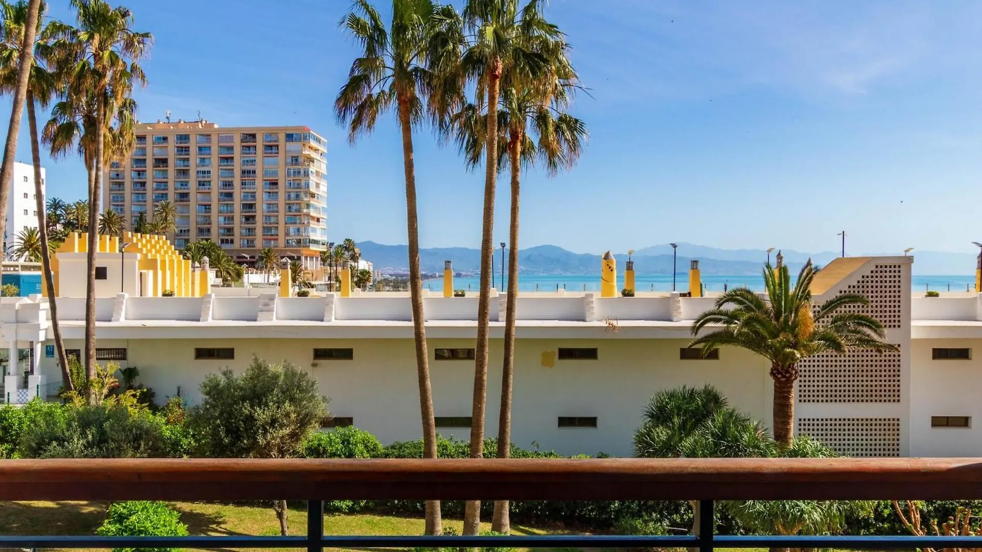 Sea-View Apartment Near La Carihuela Torremolinos